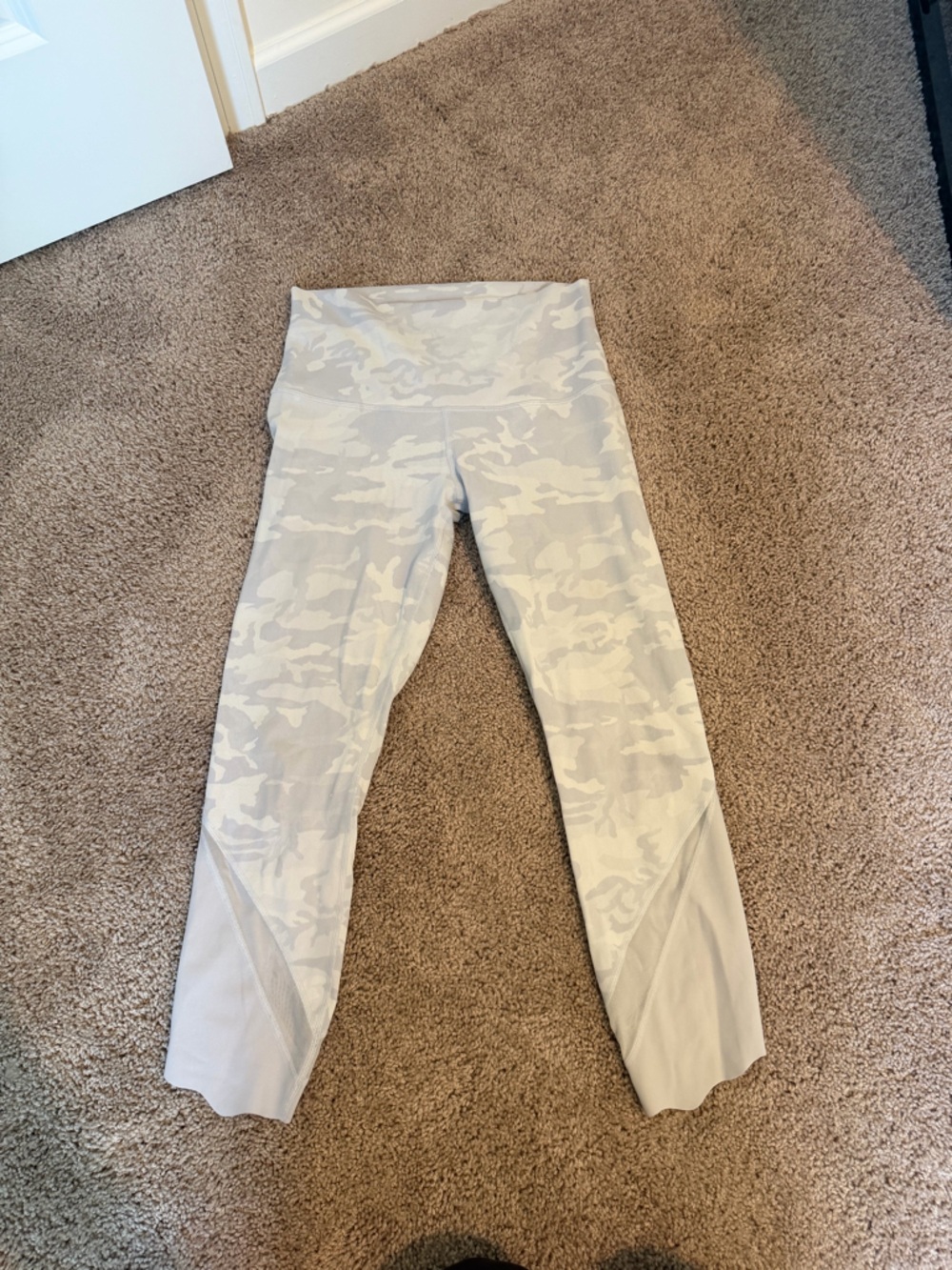 Lululemon Wunder Under high-rise leggings in Light Gray Camo Scalloped